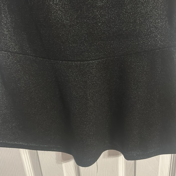 Size large peplum sparkly top with mesh design - Picture 3 of 5